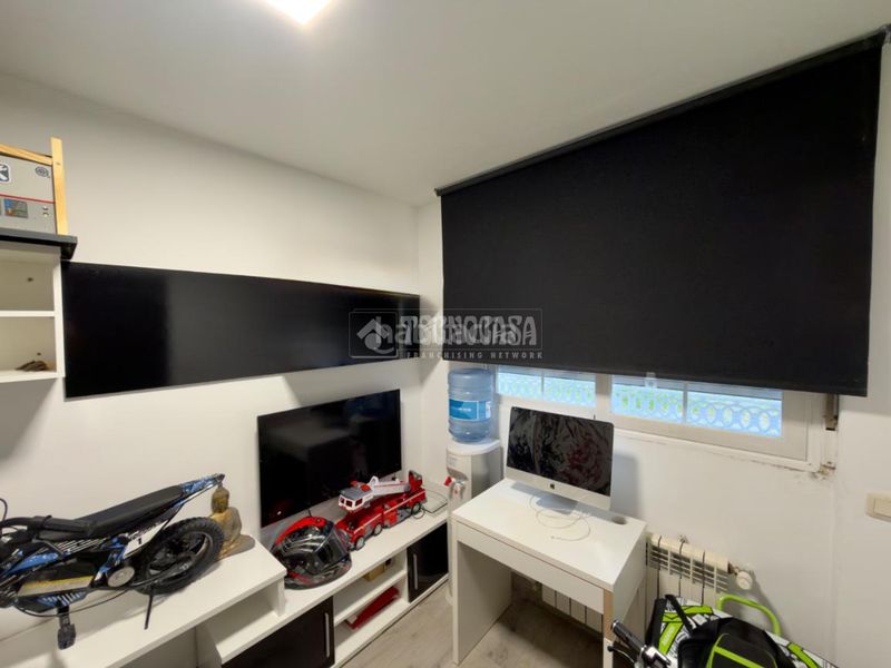 Foto 993fd289-2be5-4b04-b966-69c09ef2c13b. Casa aparellada amb calefacció a Ambroz Madrid