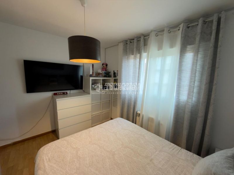 Foto 9b850318-72ca-47ad-8997-265eafaa3b98. Casa aparellada amb calefacció a Ambroz Madrid