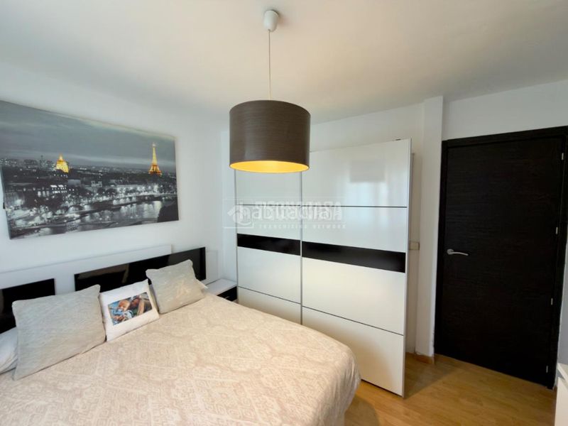 Foto b1a5f1a8-19d3-4e67-bcbe-887b47f0a9d5. Casa aparellada amb calefacció a Ambroz Madrid