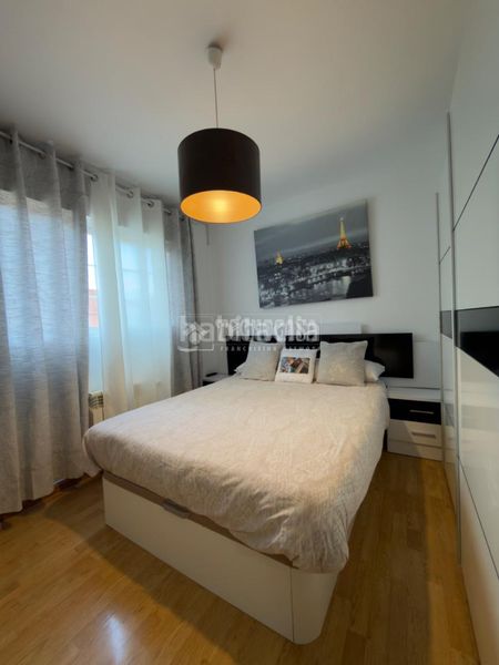 Foto c3d743e4-1028-434e-a78a-011b3e3daf60. Casa aparellada amb calefacció a Ambroz Madrid