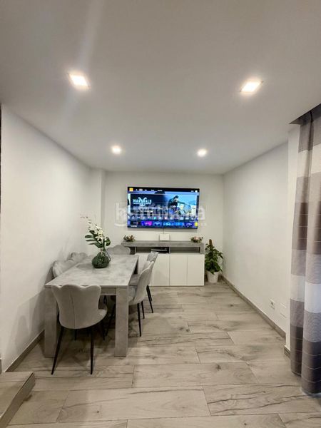 Foto d16fd381-1514-43d1-a7e9-72a79736fff0. Casa aparellada amb calefacció a Ambroz Madrid