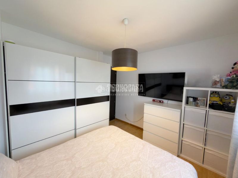 Foto e987319f-1869-44ad-888a-a43f0e70b5ae. Casa aparellada amb calefacció a Ambroz Madrid