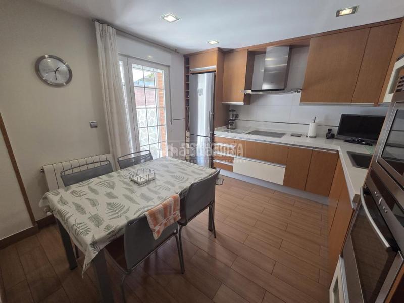Foto 1ef7a9b3-4449-4193-b99c-7996bff3c649. Casa pareada casa en venta en Hispanoamérica-Comunidades Valdemoro