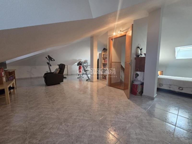 Foto 2068d964-ccab-4f54-a177-9a88ac1f7267. Casa pareada casa en venta en Hispanoamérica-Comunidades Valdemoro
