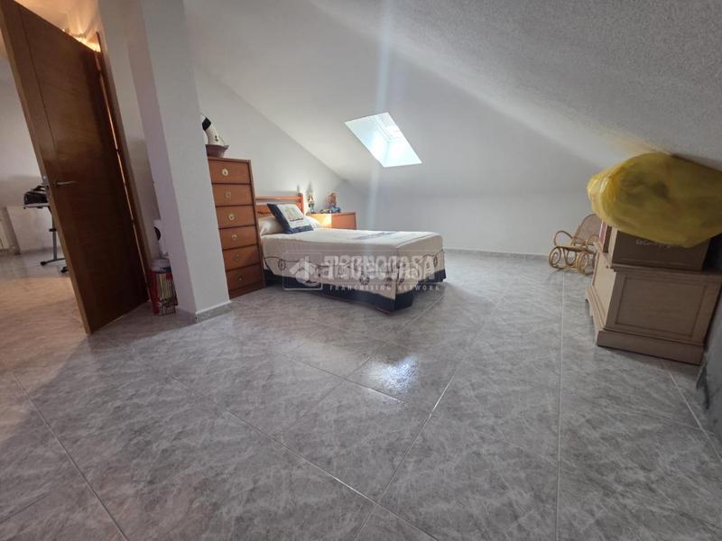Foto f37dfd4f-ad7e-48f3-af50-65e8c47407c9. Casa pareada casa en venta en Hispanoamérica-Comunidades Valdemoro