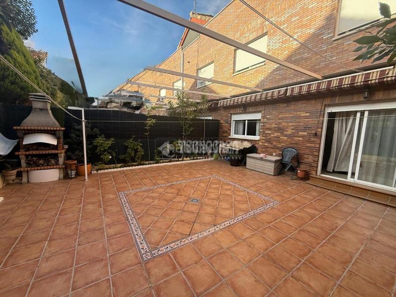 Foto 4f954f28-ce4f-46fa-bcd9-f4893abe7aab. Casa aparellada a Restón I-Restón II Valdemoro