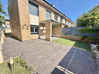 Maison jumelée à Restón I-Restón II. Casa en venta en valdemoro
