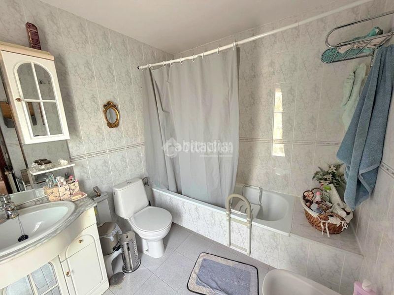 Foto 89c15d41-8d98-4dce-8ffc-1ee6cb2635ab. Casa aparellada amb aparcament piscina a Restón I-Restón II Valdemoro