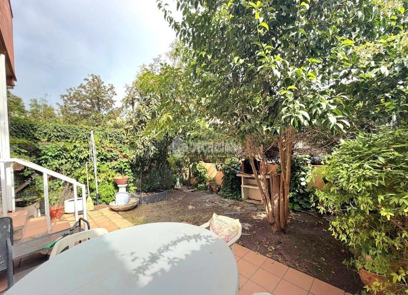 Foto bb75331d-51b6-4171-b5ce-00a57392c668. Casa aparellada amb aparcament piscina a Restón I-Restón II Valdemoro