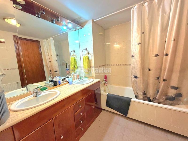 Foto c82a0052-c1f4-4e43-9d0d-7980039bf71f. Casa aparellada amb aparcament piscina a Restón I-Restón II Valdemoro