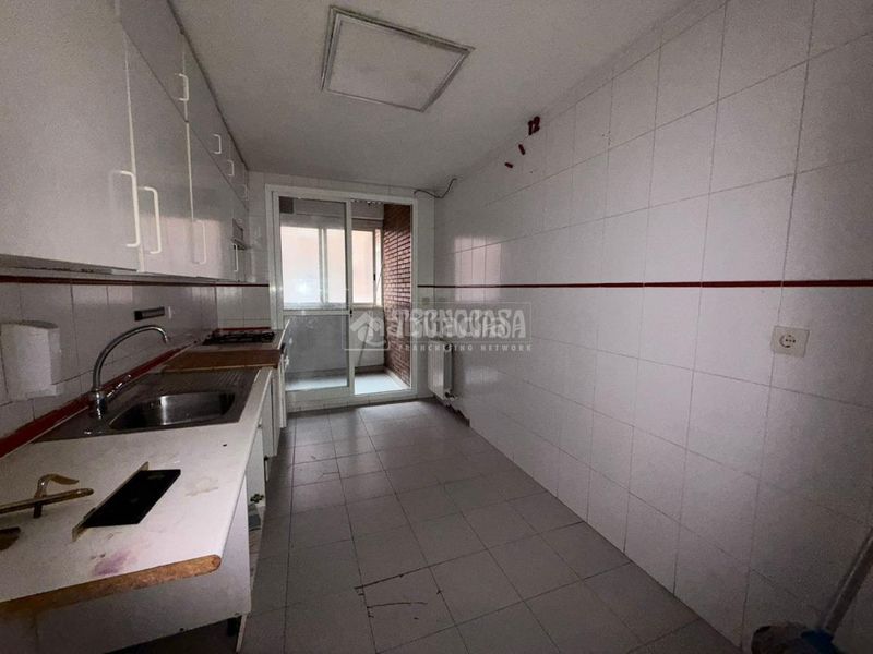 Foto 0f8b90e4-1e8c-4e53-b3ac-597d111b3875. Pis a Cañada - Mancha Amarilla Torrejón de Ardoz