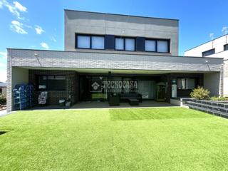 Maison jumele en Los Hueros. Casa en venta en villalbilla
