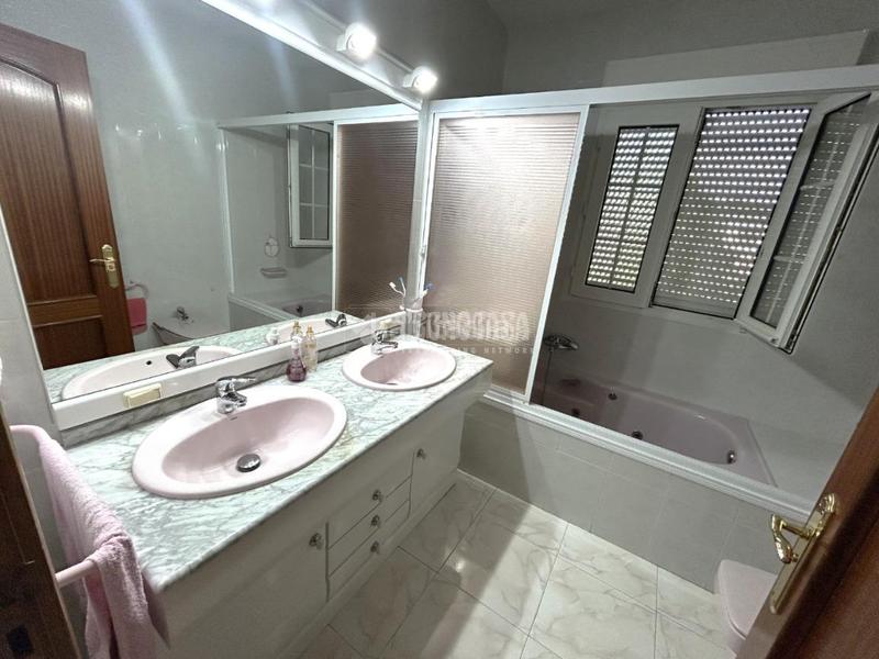 Foto 50a29205-a660-4bb1-8f20-71fdf4c1e082. Casa con parcheggio in Peñas Albas - Zulema Villalbilla