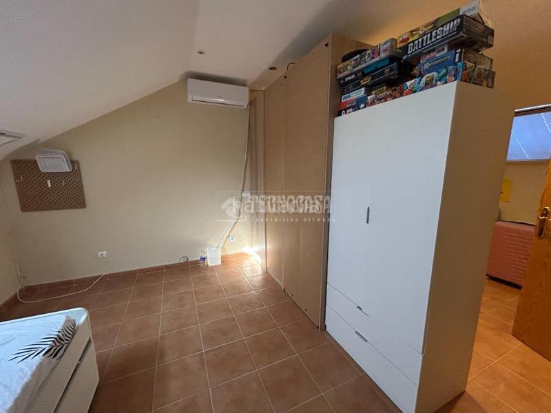 Foto e976aee0-c640-4920-9ba9-289acf8bb391. Casa aparellada amb calefacció a Villalbilla pueblo Villalbilla