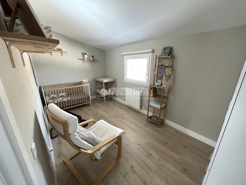 Foto 18b212e3-0e43-4d63-9652-057ca6e5252d. Casa amb calefacció piscina a Villalbilla pueblo Villalbilla