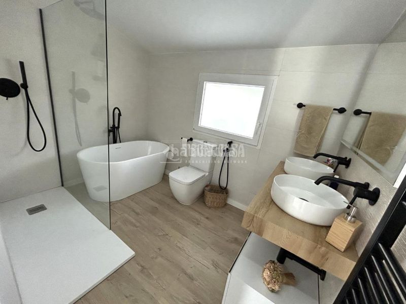 Foto 29fb4e5a-8276-4eac-bd93-7e0df2ae02f9. Casa amb calefacció piscina a Villalbilla pueblo Villalbilla