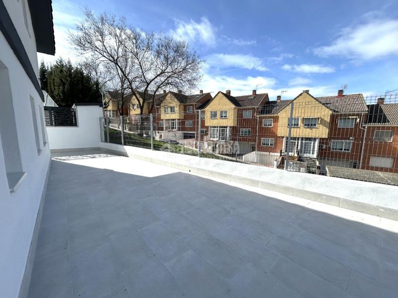 Foto e236ef66-1281-49f5-95d1-9a132199341c. Casa amb calefacció piscina a Villalbilla pueblo Villalbilla