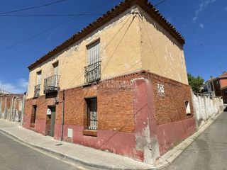Casa aparellada a Los Hueros. Casa en venta en villalbilla