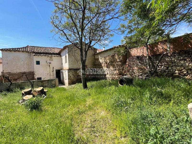 Foto a84a7c1e-3fb5-4c15-972e-5ca763a44abf. Maison jumelée dans Los Hueros Villalbilla