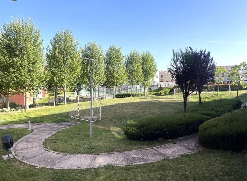 Foto edf62956-22dd-43cc-a2d9-0d8a4e656be4. Pis amb aparcament a Los Hueros Villalbilla