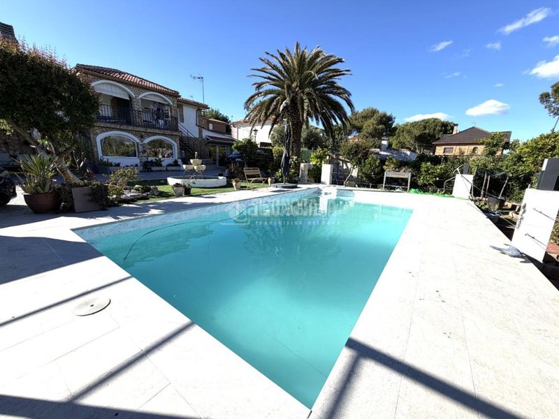 Foto f8b567eb-3e95-4918-9ee4-399e25c6260d. Casa amb calefacció aparcament piscina a Los Hueros Villalbilla