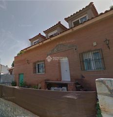 Towny house in Villalbilla Pueblo. Casa en venta en villalbilla