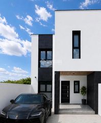 Casa bifamiliare in Los Hueros. Casa en venta en villalbilla