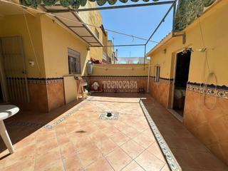 Maison jumelée à Arco Norte - Avda España. Casa en venta en dos hermanas