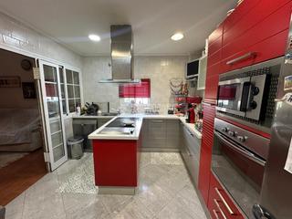 Casa aparellada a Centro - Doña Mercedes. Casa en venta en dos hermanas