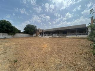 Local Comercial a Entrenúcleos. Nave en venta en dos hermanas