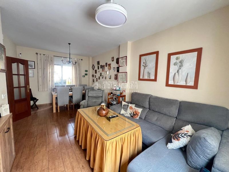Foto a6dea67f-e2f6-497e-9a1b-7ad5d060b0cf. Casa aparellada a Arco Norte - Avda España Dos Hermanas
