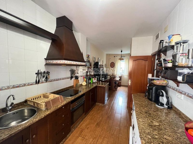 Foto ae069082-a17f-4440-ac9c-68e21b7be724. Casa aparellada a Arco Norte - Avda España Dos Hermanas