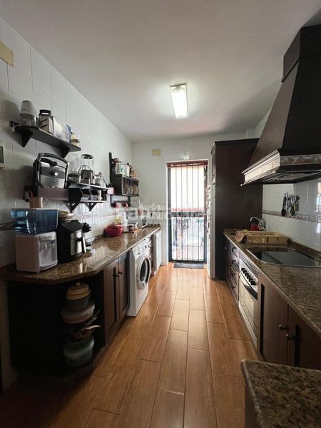 Foto c1ed2bbd-59f2-40fd-96e4-ddedc3f869da. Casa aparellada a Arco Norte - Avda España Dos Hermanas