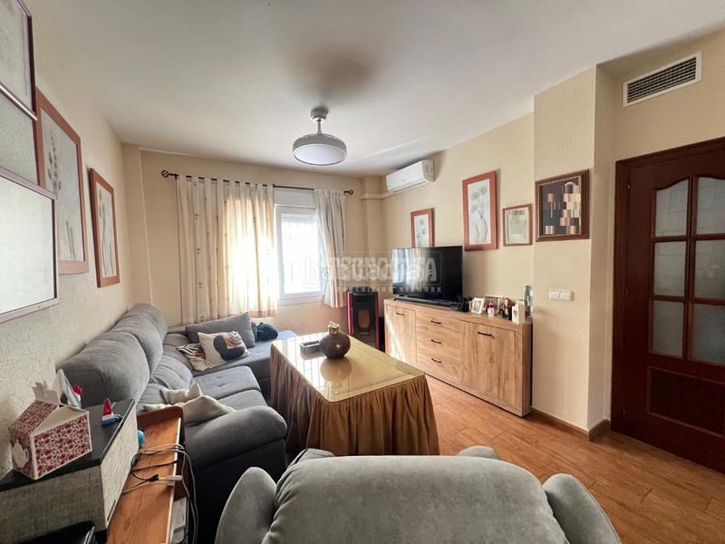 Foto e8433223-66b8-49b2-9617-cf77d04d0799. Casa aparellada a Arco Norte - Avda España Dos Hermanas