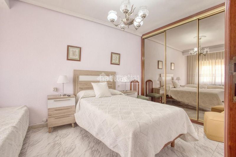 Foto a652572c-8948-4271-8271-90a9fd47e966. Pis amb calefacció aparcament a Salesas Salamanca
