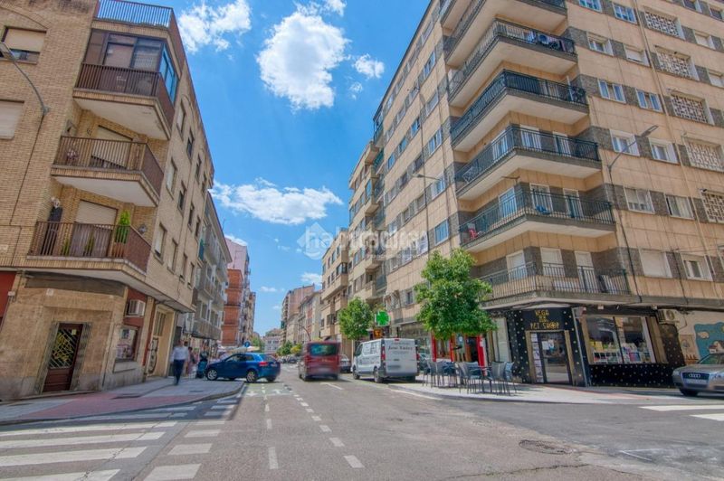 Foto c5975a9f-bc76-4b16-a09f-009411cb3176. Pis amb calefacció aparcament a Salesas Salamanca