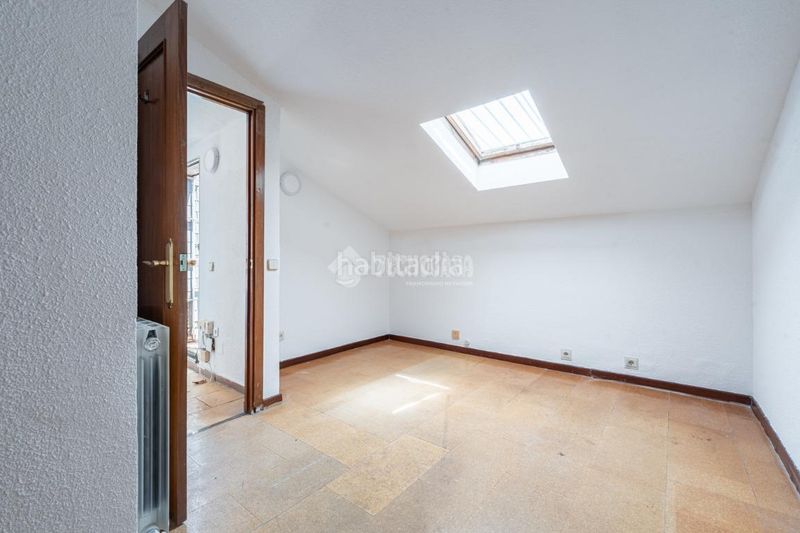 Foto 0918eacd-e0c9-4a5d-8db3-59fe5995283a. Casa aparellada a Peñagrande Madrid