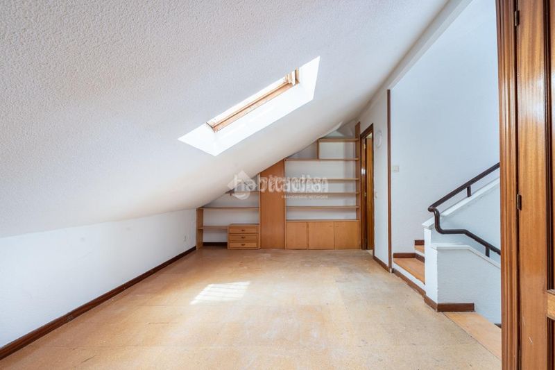 Foto 0920dd3f-0c2a-473e-8585-755b85b129fd. Casa aparellada a Peñagrande Madrid