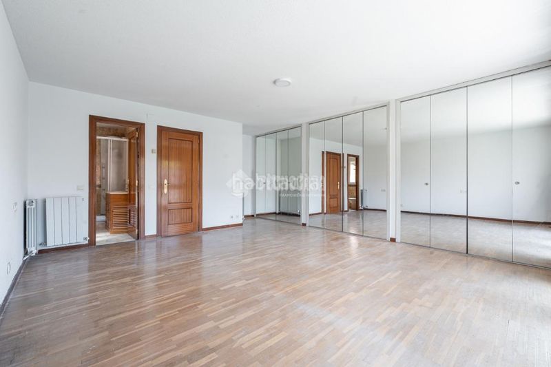 Foto 0f6c8257-2164-4634-b36b-6cb50db3af8a. Casa aparellada a Peñagrande Madrid