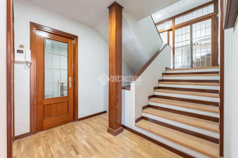 Foto 9c5bb021-bd29-4038-9e46-31b6d9746d54. Casa aparellada a Peñagrande Madrid