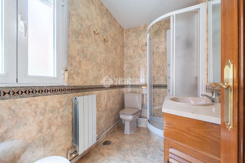 Foto 9e2b1195-6022-4198-bdd8-7e73baba5970. Casa aparellada a Peñagrande Madrid