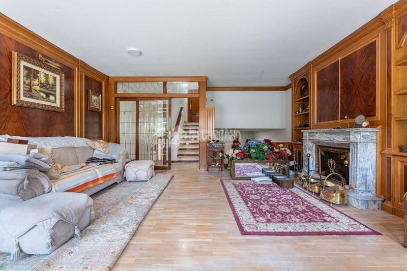Foto a3248d64-c4ad-44f5-9705-37deed99a2ad. Casa aparellada a Peñagrande Madrid