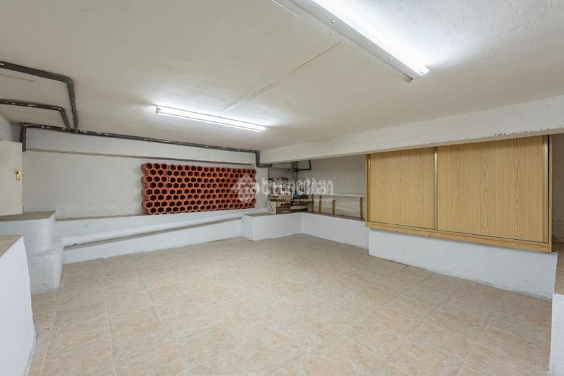 Foto ac7d82d1-a3f2-4ac0-adb9-0578ff7f4223. Casa aparellada a Peñagrande Madrid