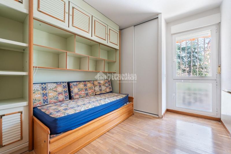 Foto ad32f581-31ef-4631-a726-d66394e97f46. Casa aparellada a Peñagrande Madrid