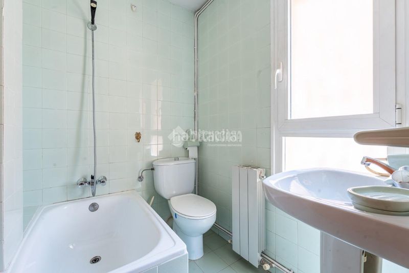 Foto ebdad85b-fa08-4ca0-b0ae-94a64515539f. Casa aparellada a Peñagrande Madrid