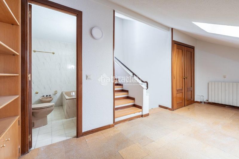 Foto f33c2f05-a852-4ce1-a156-1dc7a4c79f9d. Casa aparellada a Peñagrande Madrid