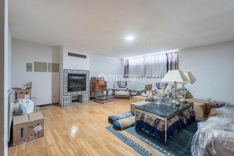 Foto f94a2ee7-adbc-4721-95c9-a4a71956adfb. Casa aparellada a Peñagrande Madrid