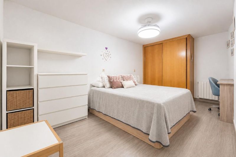 Foto 0cb018b5-7361-4bb9-8171-7216f9e0f5c9. Casa amb calefacció a Peñagrande Madrid