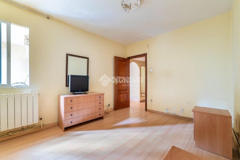 Foto 5be9a956-4d2d-48c6-bda9-e3cb89ca1a13. Piso  en venta en Peñagrande Madrid