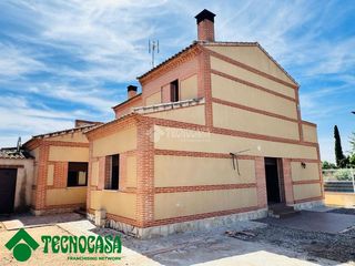 Affitto Casa bifamiliare in Layos. Casa en alquiler en layos